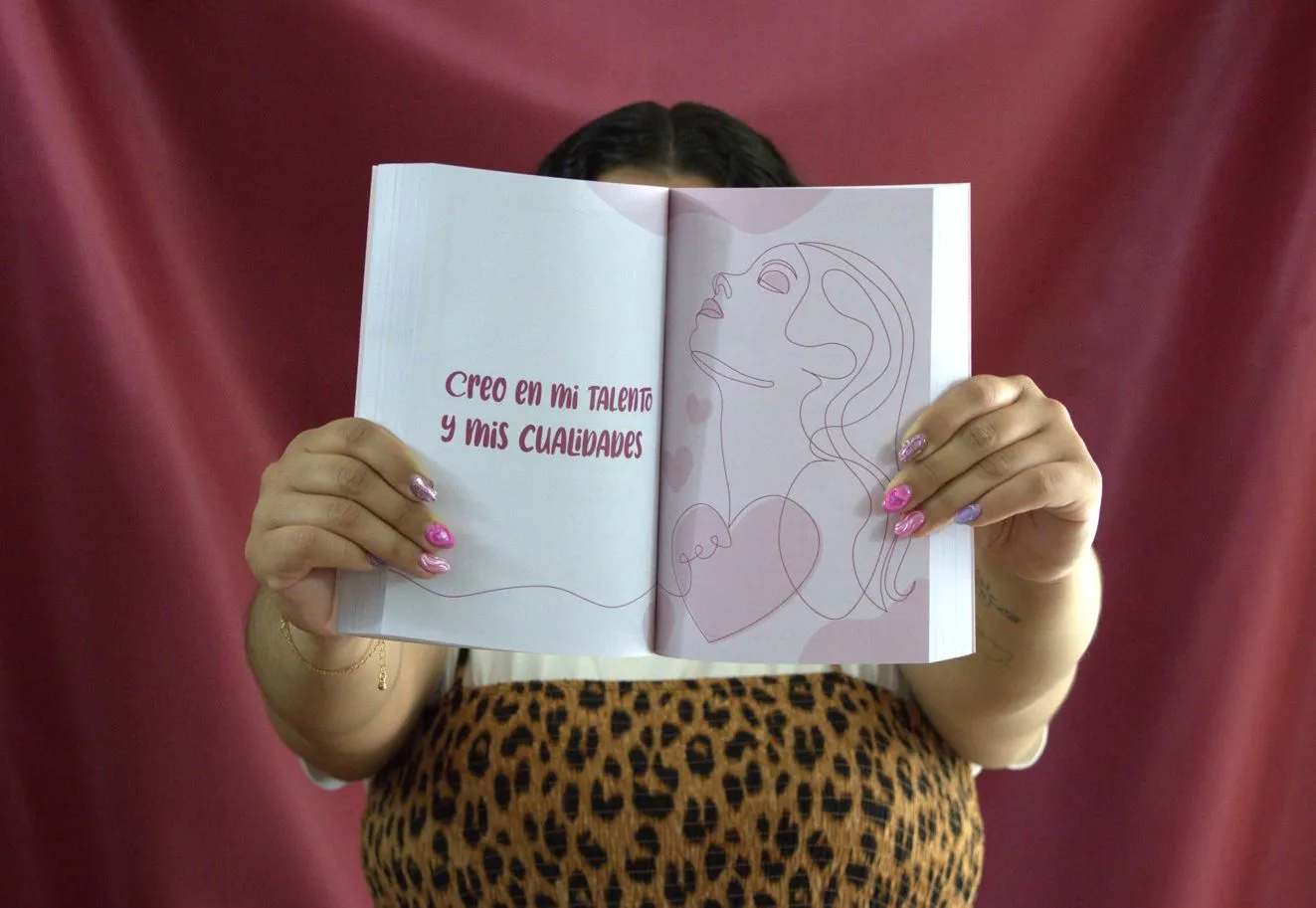 Skarlette Guzmán García nos presenta su obra: “Florezco desde el amor y el cuidado”.