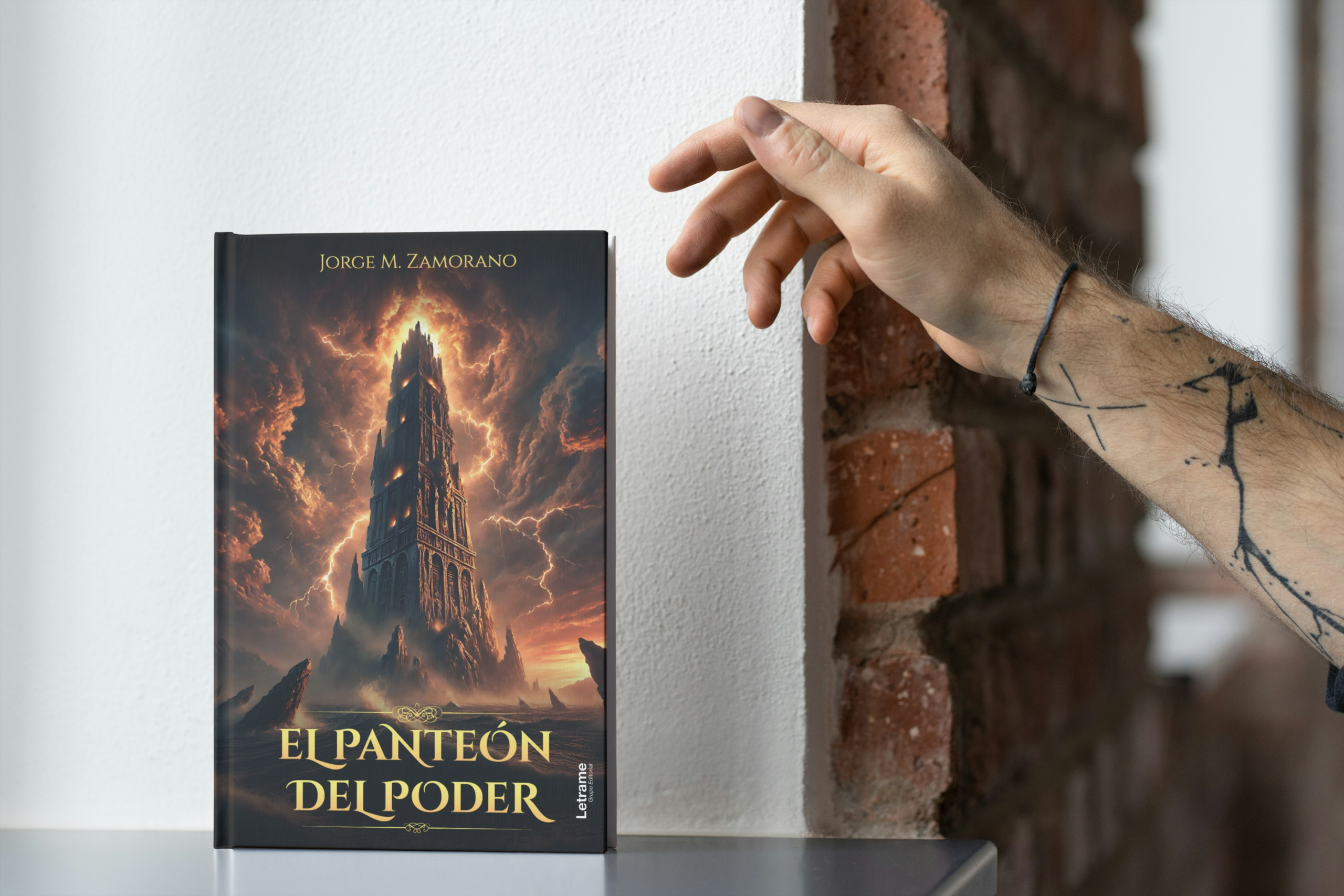 Jorge Muñoz Zamorano irrumpe en la ficción distópica con una épica sobre poder y resistencia